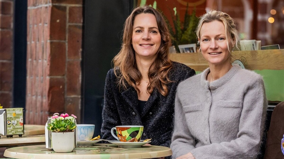 Lizan van der Pol-links-en Carolien Vergouwe-BagelBeans.jpg