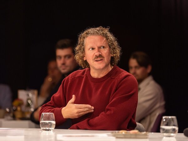 Gijsbregt aan tafel Vermaat oktober 2024.jpg