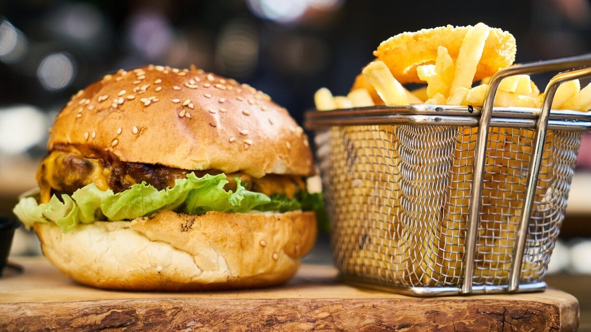 engin_akyurt-burger-4215450_1920.jpg