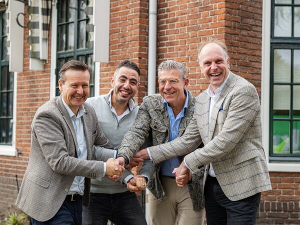 Persfoto HOMiES en The Category  Trade Company intensiveren samenwerking.jpg