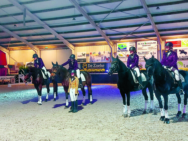 Het viertal Error bij de opstelling na afloop van hun show..jpg